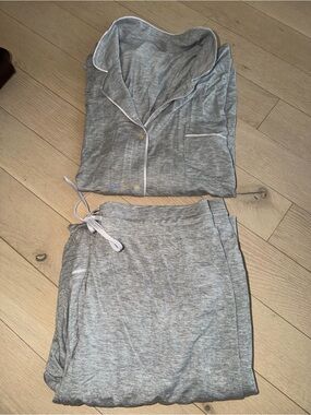 Gap Gray Two-Piece Pajama Set Size Small